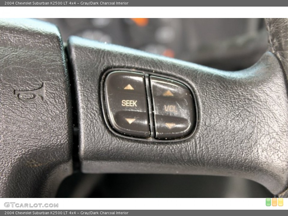 Gray/Dark Charcoal Interior Controls for the 2004 Chevrolet Suburban K2500 LT 4x4 #64788759