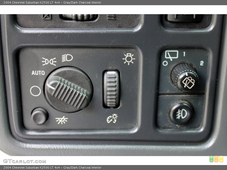 Gray/Dark Charcoal Interior Controls for the 2004 Chevrolet Suburban K2500 LT 4x4 #64788846