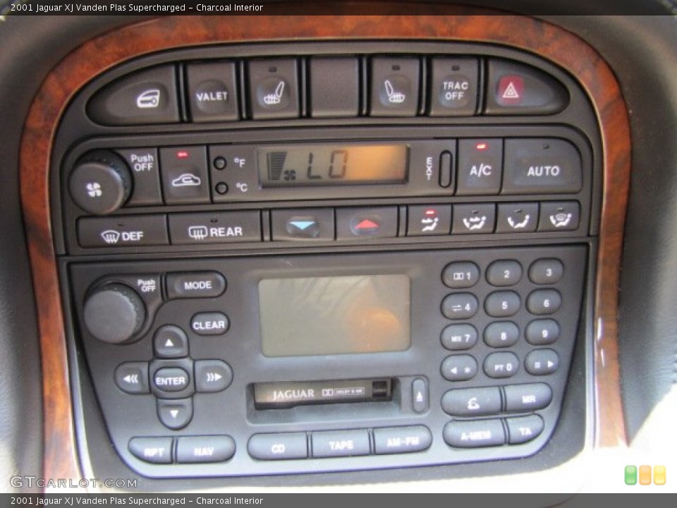 Charcoal Interior Controls for the 2001 Jaguar XJ Vanden Plas Supercharged #64793019