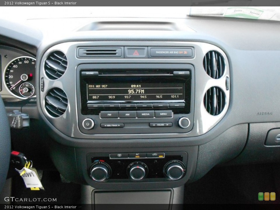 Black Interior Controls for the 2012 Volkswagen Tiguan S #64832548