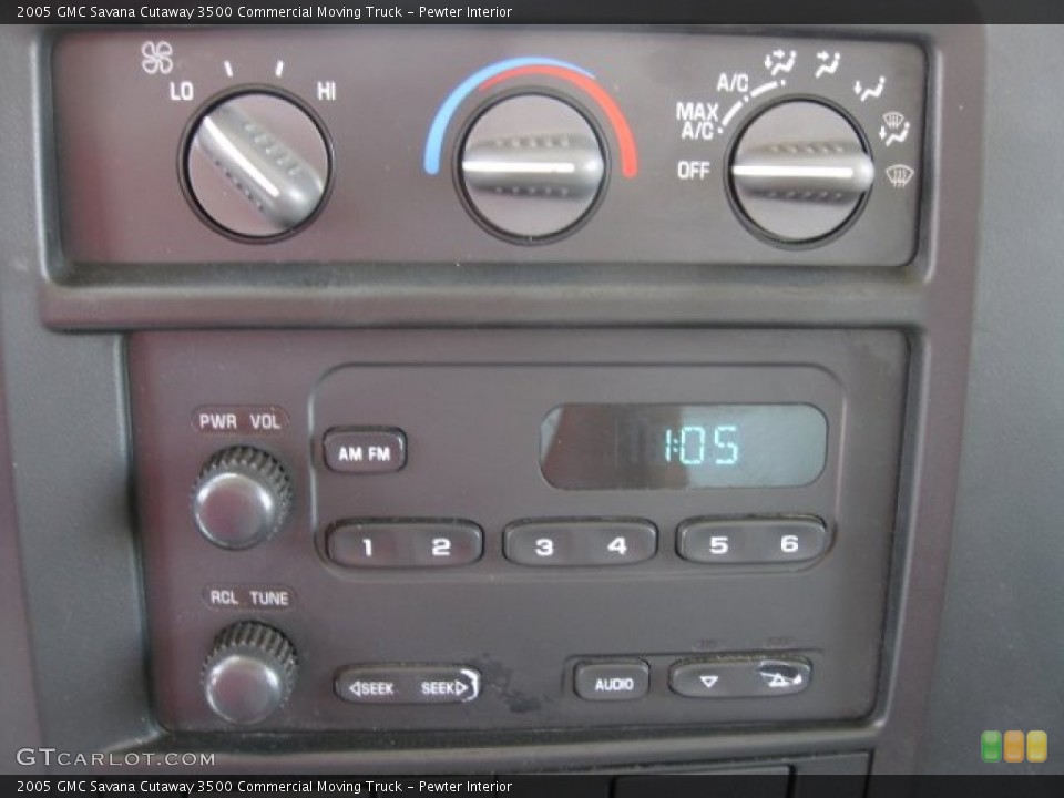 Pewter Interior Audio System for the 2005 GMC Savana Cutaway 3500 Commercial Moving Truck #64903307