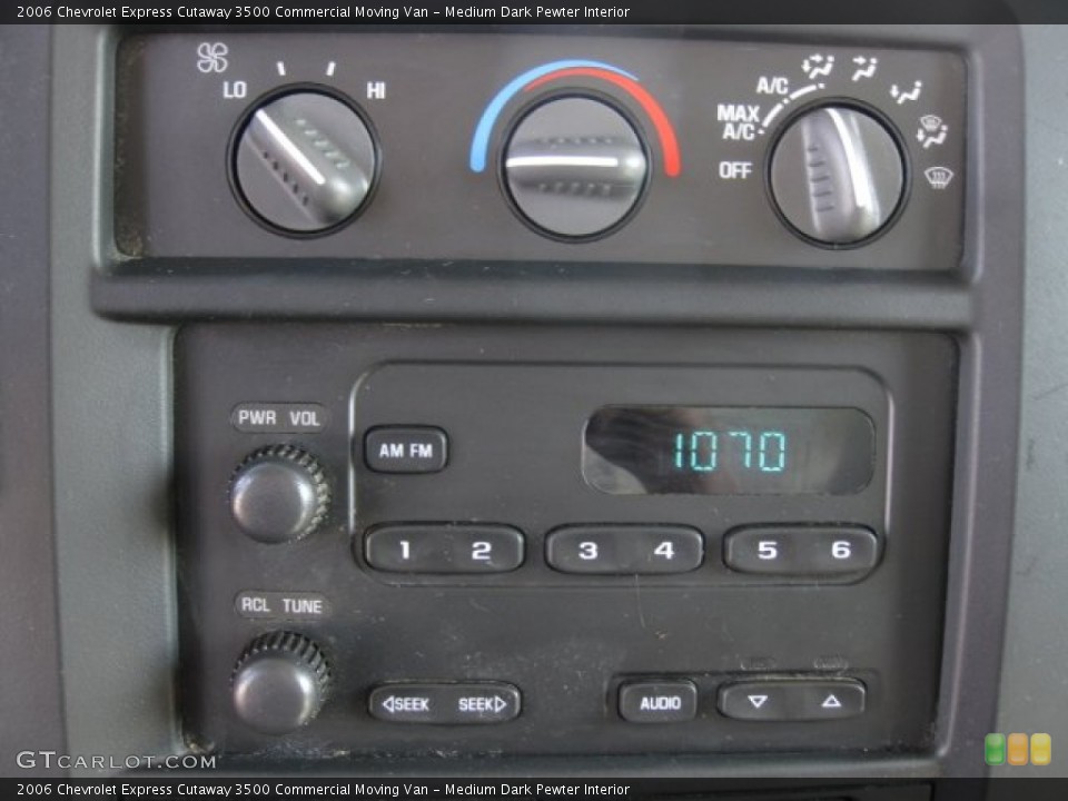 Medium Dark Pewter Interior Controls for the 2006 Chevrolet Express Cutaway 3500 Commercial Moving Van #64903448