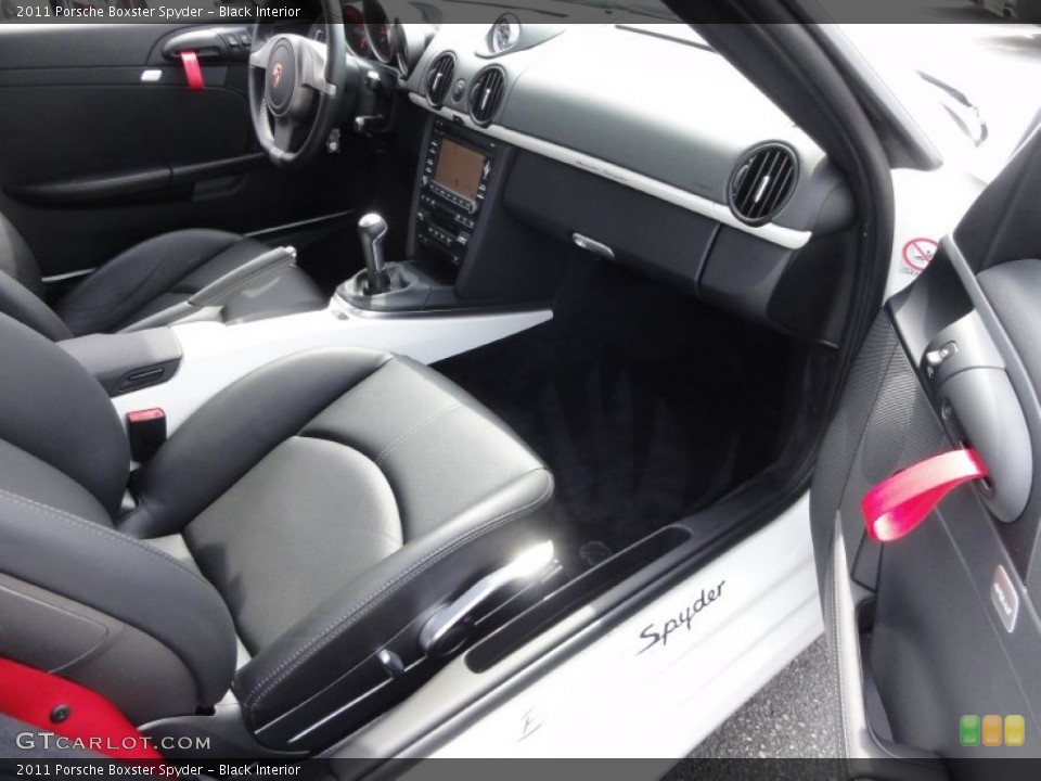 Black Interior Photo for the 2011 Porsche Boxster Spyder #64907941