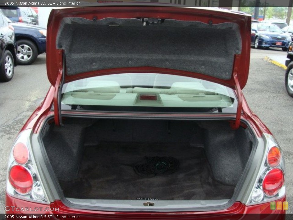 Blond Interior Trunk for the 2005 Nissan Altima 3.5 SE #64928545