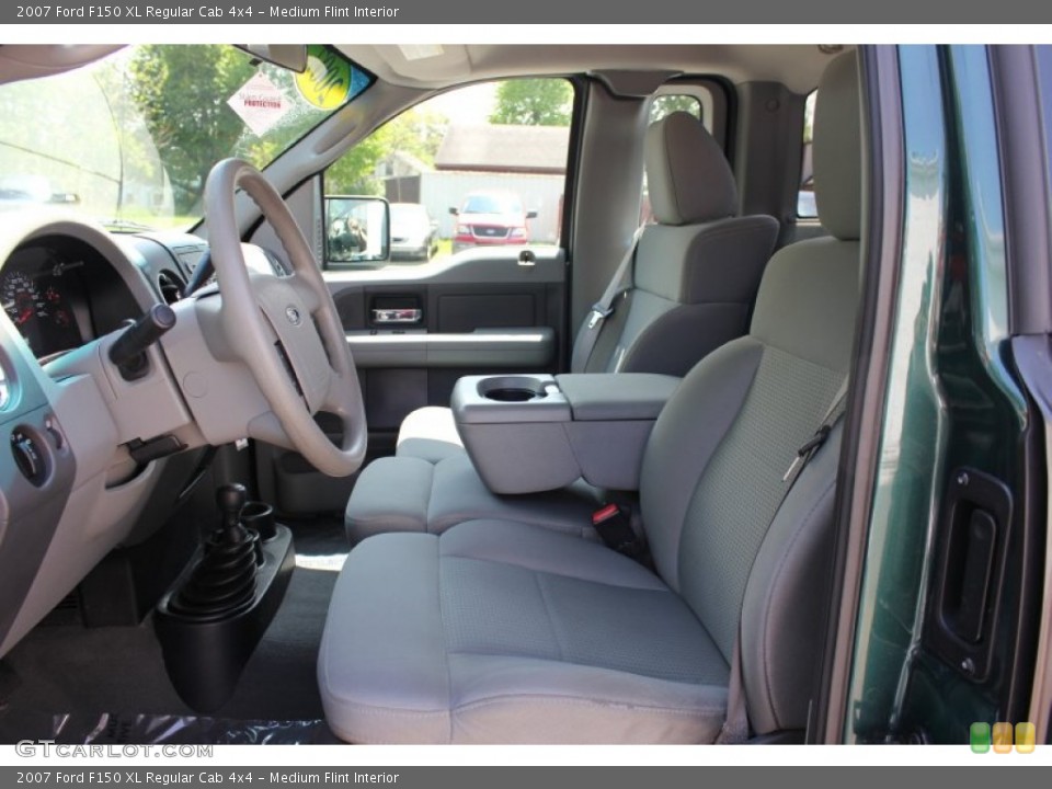 Medium Flint Interior Photo for the 2007 Ford F150 XL Regular Cab 4x4 #65028828