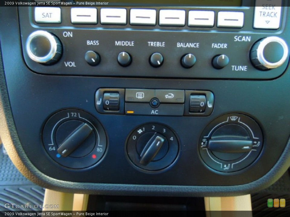 Pure Beige Interior Controls for the 2009 Volkswagen Jetta SE SportWagen #65066768