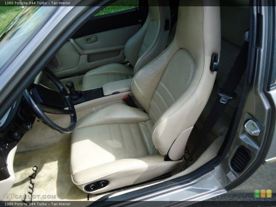 Tan Interior Photo for the 1986 Porsche 944 Turbo #65151354