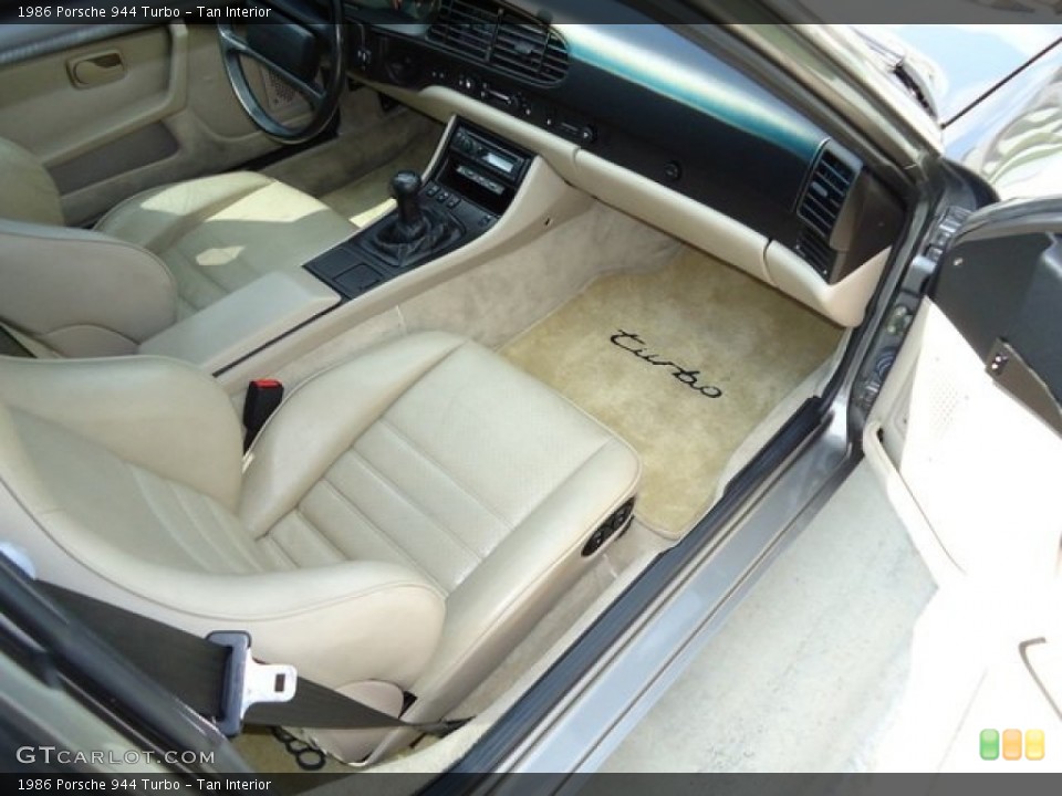 Tan Interior Photo for the 1986 Porsche 944 Turbo #65151381