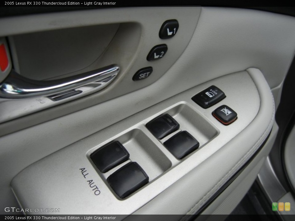 Light Gray Interior Controls for the 2005 Lexus RX 330 Thundercloud Edition #65157404