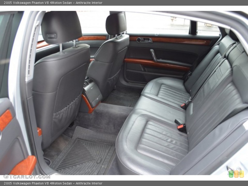 Anthracite Interior Photo for the 2005 Volkswagen Phaeton V8 4Motion Sedan #65177619