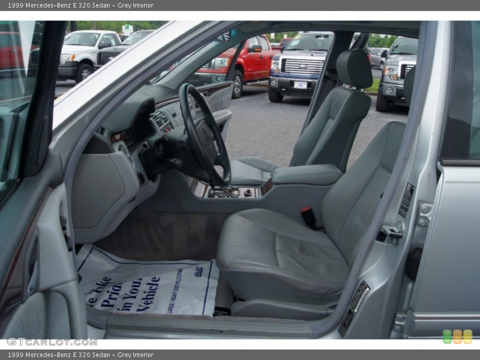 Grey Interior Photo for the 1999 Mercedes-Benz E 320 Sedan #65178279