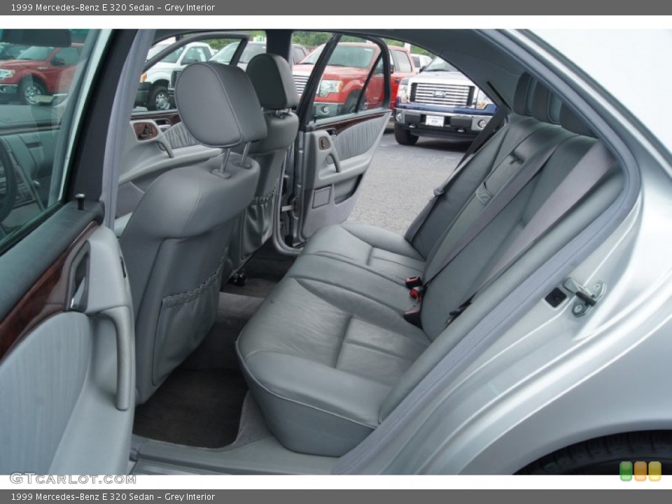 Grey Interior Photo for the 1999 Mercedes-Benz E 320 Sedan #65178285