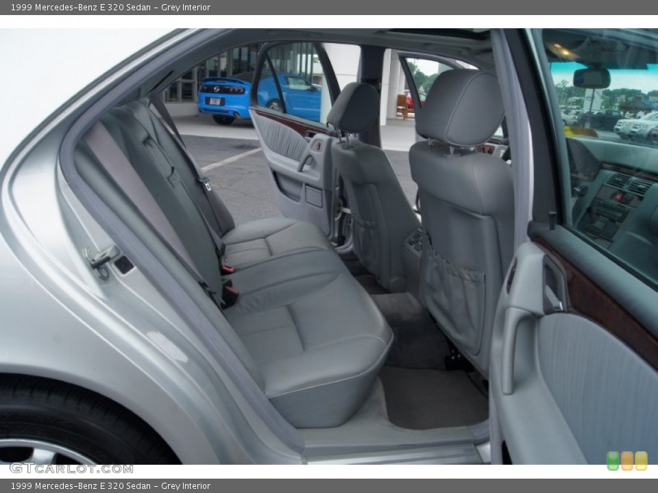 Grey Interior Photo for the 1999 Mercedes-Benz E 320 Sedan #65178303