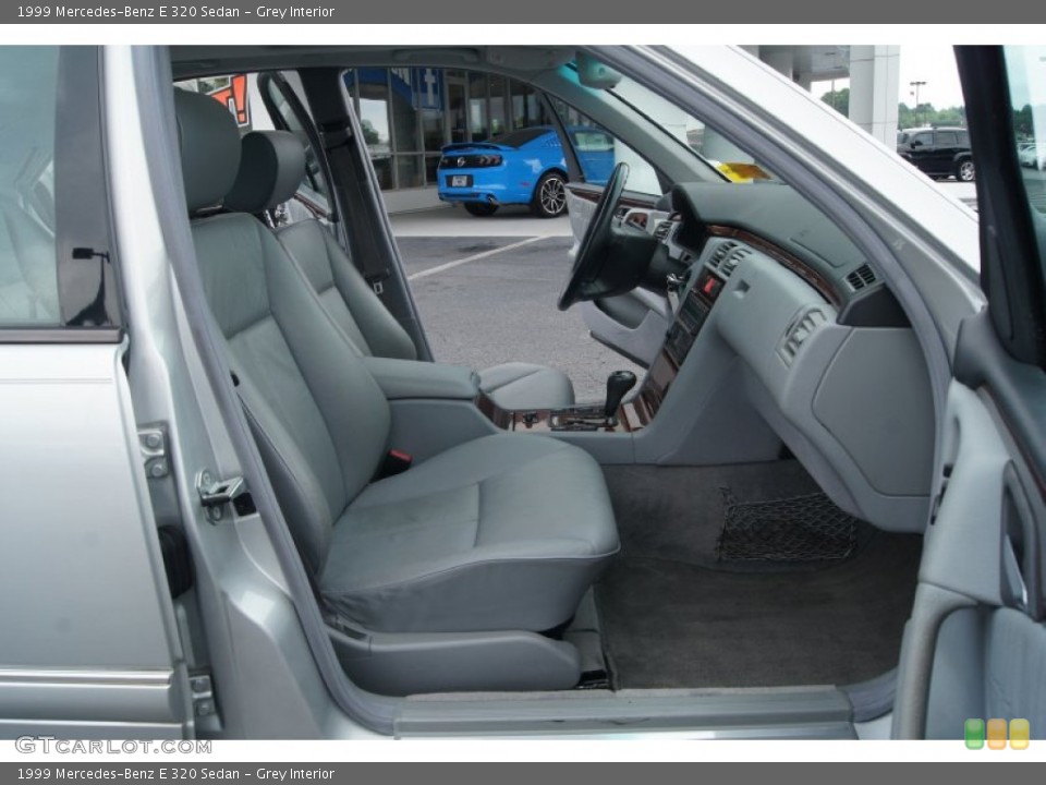 Grey Interior Photo for the 1999 Mercedes-Benz E 320 Sedan #65178309