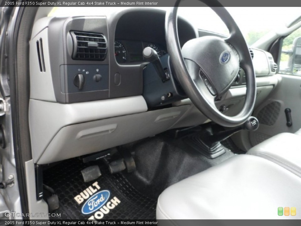 Medium Flint Interior Photo for the 2005 Ford F350 Super Duty XL Regular Cab 4x4 Stake Truck #65220232