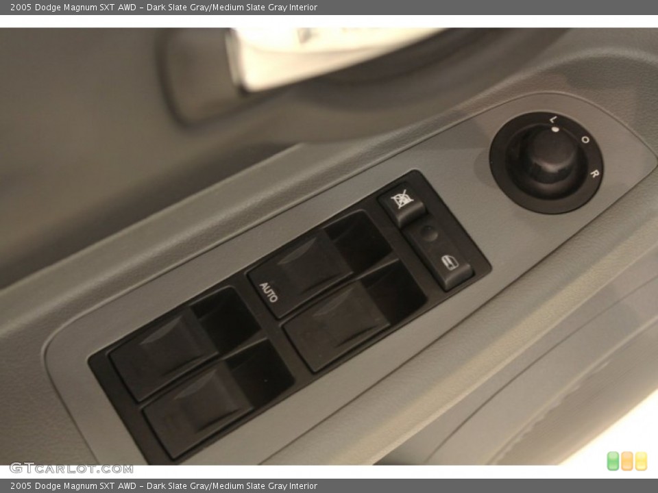 Dark Slate Gray/Medium Slate Gray Interior Controls for the 2005 Dodge Magnum SXT AWD #65224261