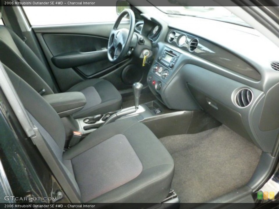 Charcoal Interior Photo for the 2006 Mitsubishi Outlander SE 4WD #65274383