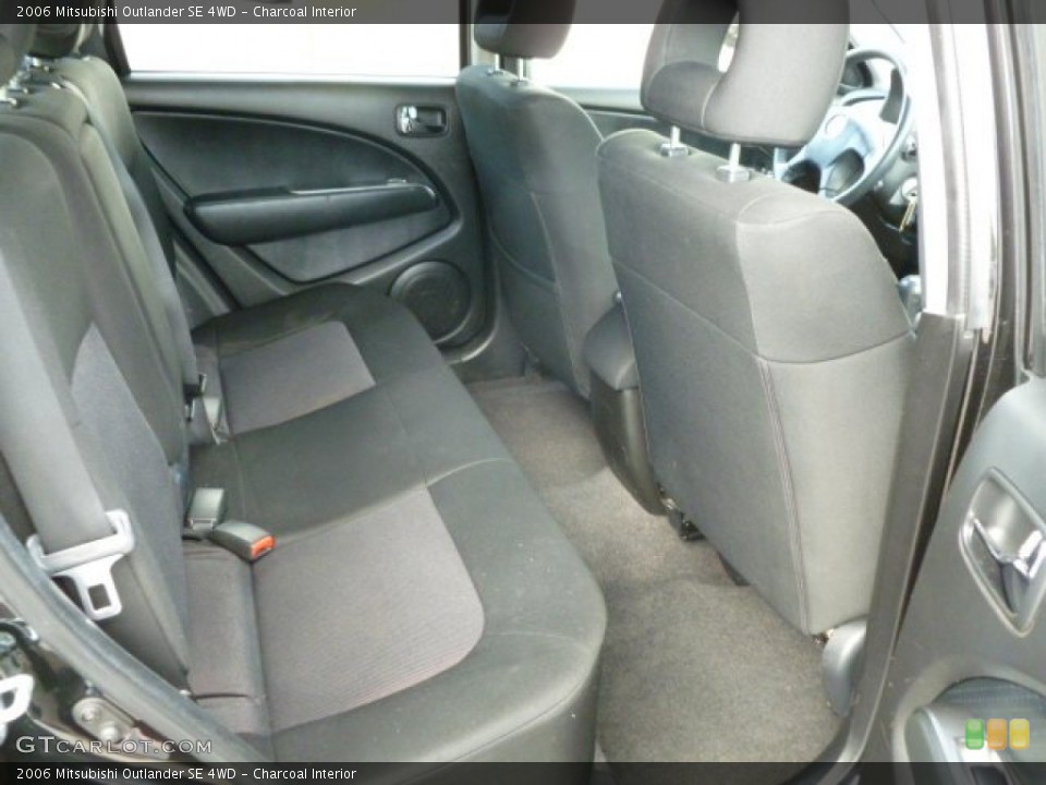 Charcoal Interior Photo for the 2006 Mitsubishi Outlander SE 4WD #65274395