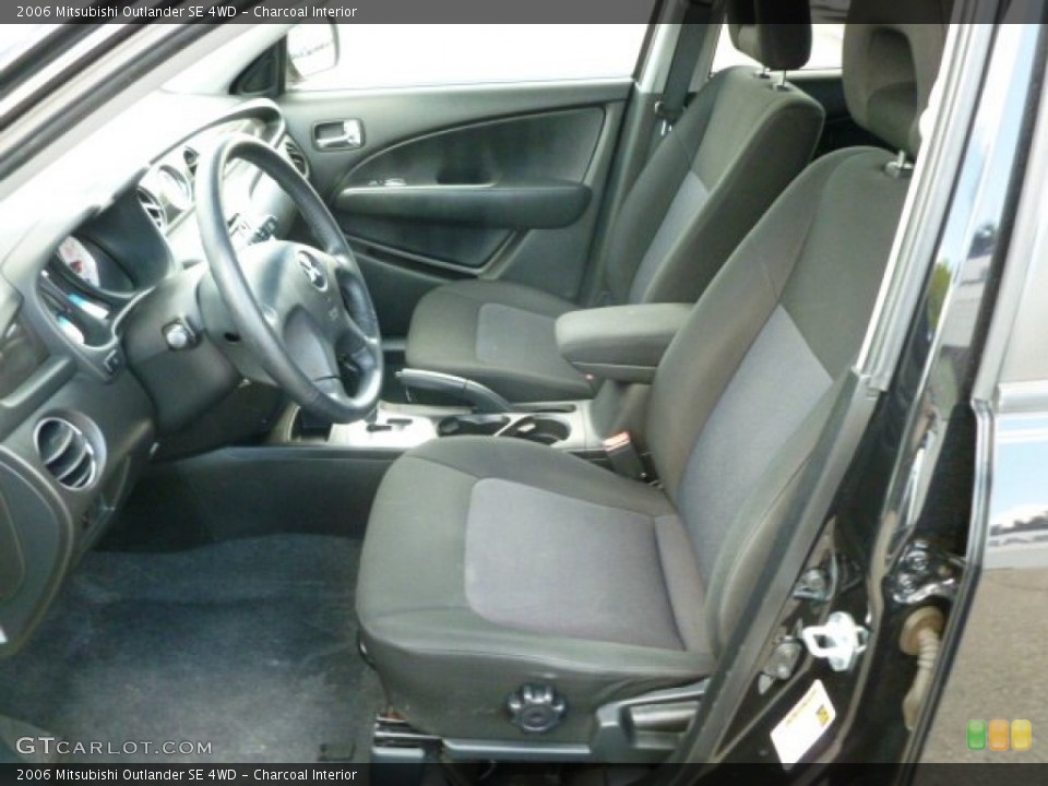 Charcoal Interior Photo for the 2006 Mitsubishi Outlander SE 4WD #65274425