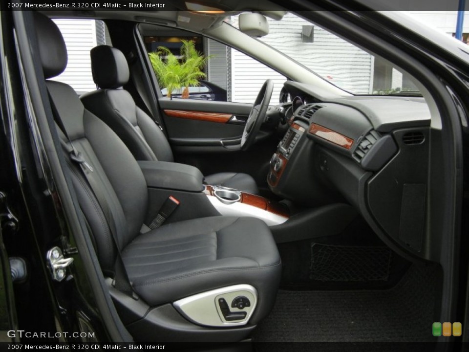 Black Interior Photo for the 2007 Mercedes-Benz R 320 CDI 4Matic #65292653