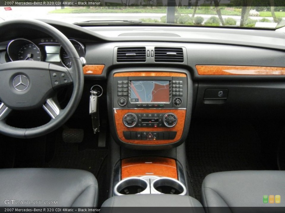 Black Interior Dashboard for the 2007 Mercedes-Benz R 320 CDI 4Matic #65292686