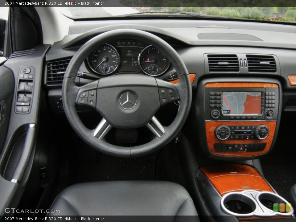 Black Interior Dashboard for the 2007 Mercedes-Benz R 320 CDI 4Matic #65292692