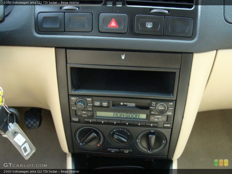 Beige Interior Controls for the 2000 Volkswagen Jetta GLS TDI Sedan #65336181