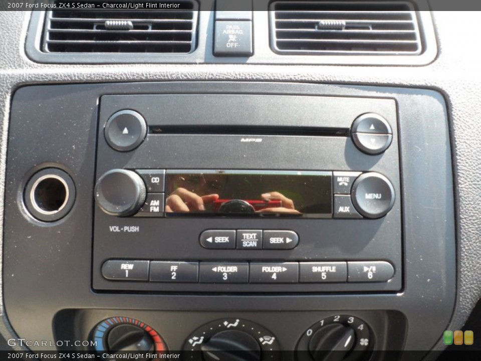 Charcoal/Light Flint Interior Controls for the 2007 Ford Focus ZX4 S Sedan #65349549