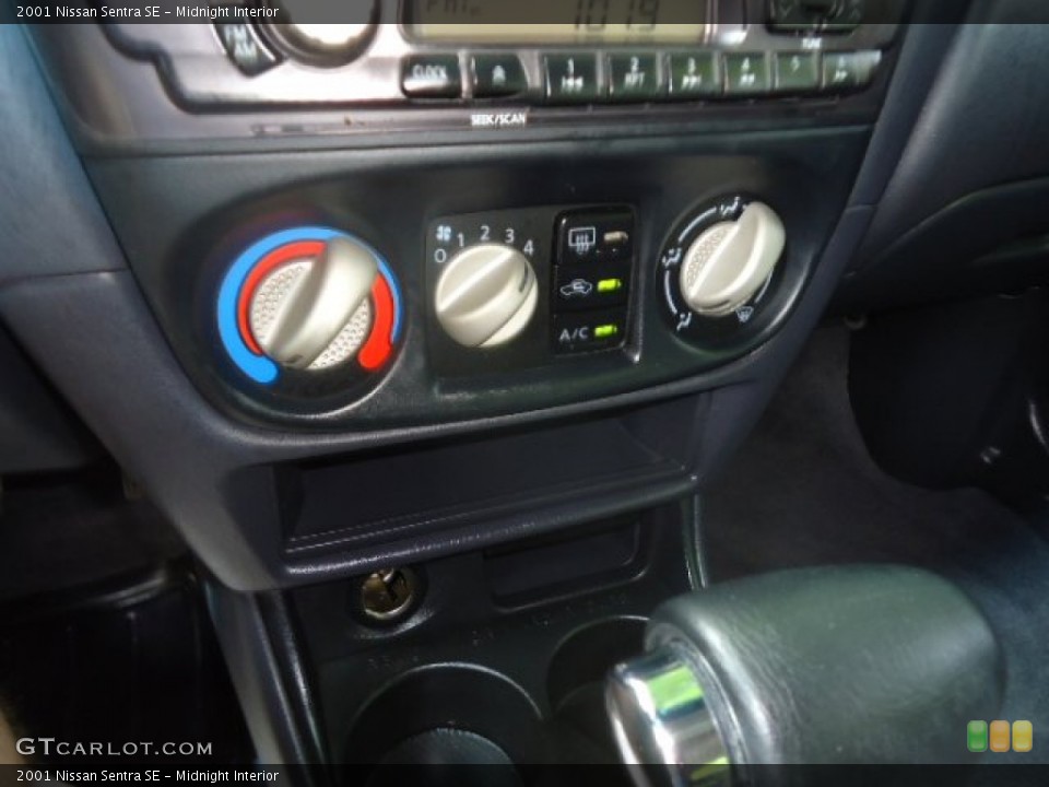 Midnight Interior Controls for the 2001 Nissan Sentra SE #65356110