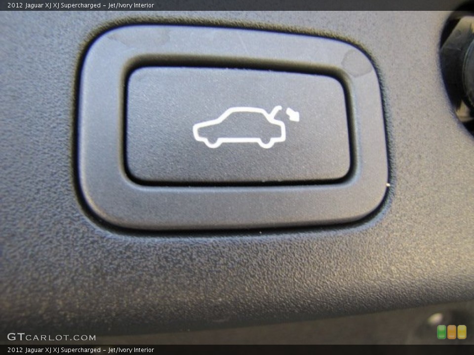 Jet/Ivory Interior Controls for the 2012 Jaguar XJ XJ Supercharged #65409182