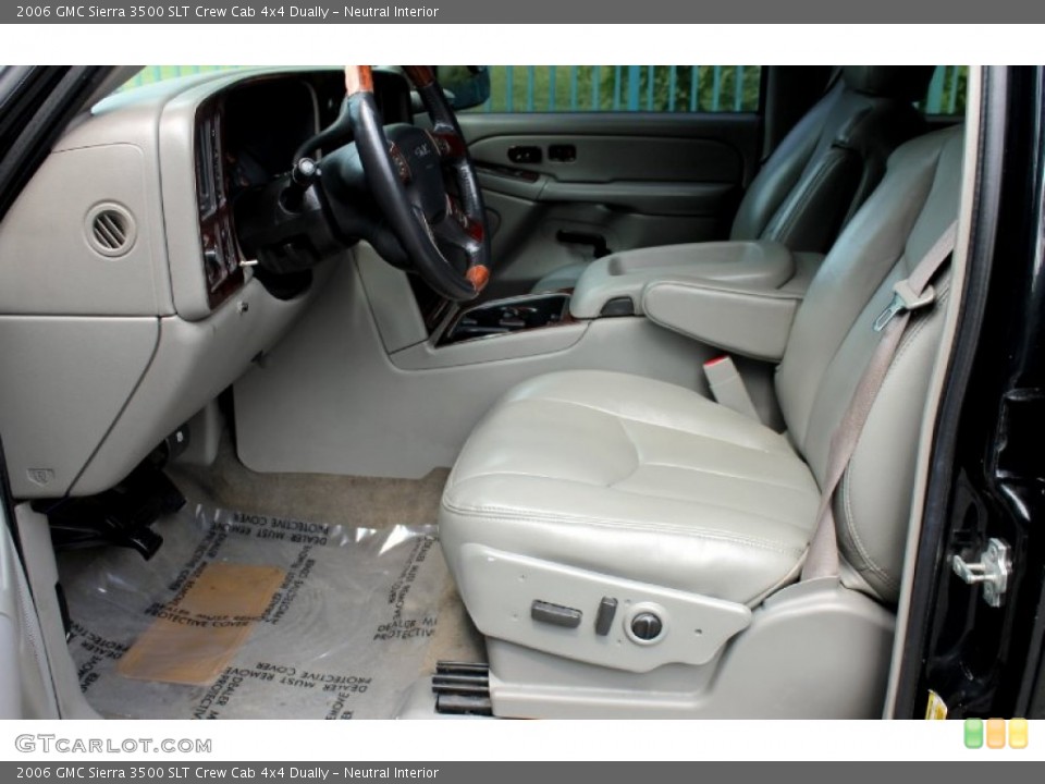 Neutral Interior Photo for the 2006 GMC Sierra 3500 SLT Crew Cab 4x4 Dually #65431974