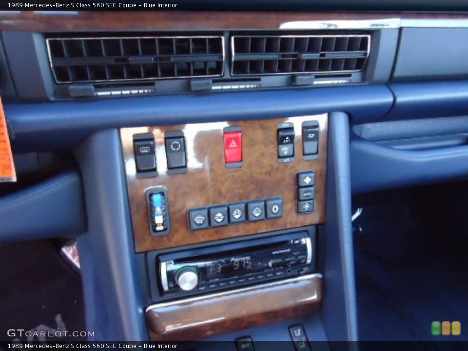 Blue Interior Controls for the 1989 Mercedes-Benz S Class 560 SEC Coupe #65433132