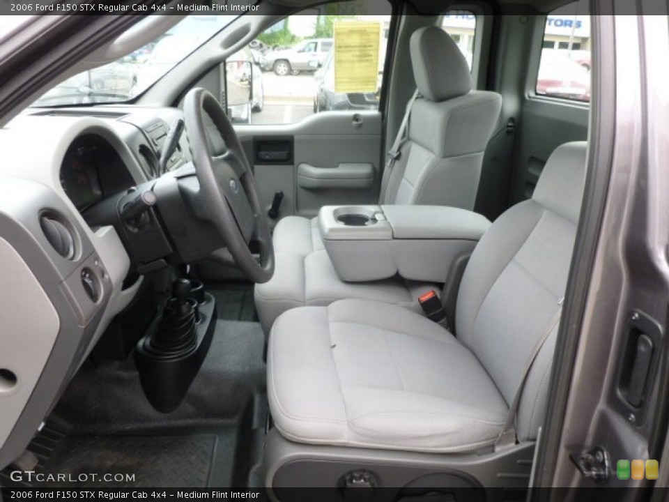 Medium Flint Interior Photo for the 2006 Ford F150 STX Regular Cab 4x4 #65489452