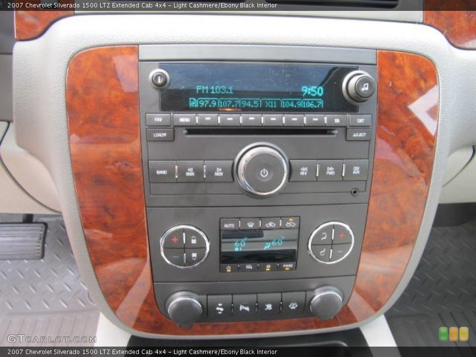 Light Cashmere/Ebony Black Interior Controls for the 2007 Chevrolet Silverado 1500 LTZ Extended Cab 4x4 #65497520