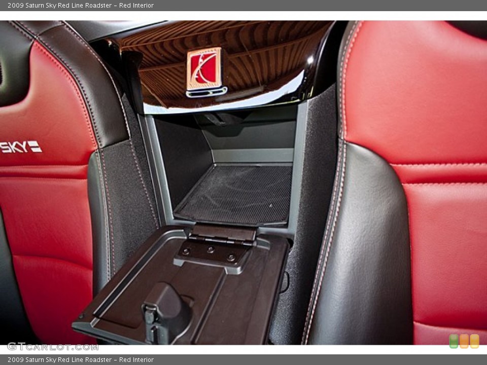 Red Interior Photo for the 2009 Saturn Sky Red Line Roadster #65503634