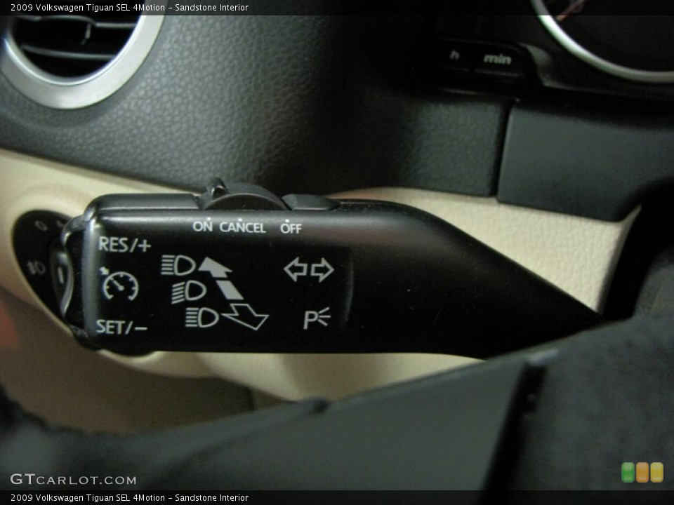 Sandstone Interior Controls for the 2009 Volkswagen Tiguan SEL 4Motion #65504769