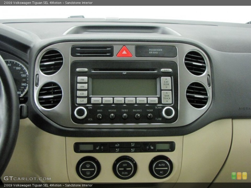 Sandstone Interior Controls for the 2009 Volkswagen Tiguan SEL 4Motion #65504815
