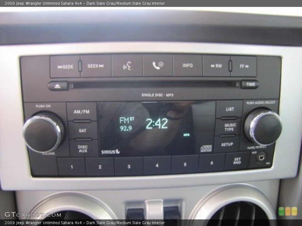 Dark Slate Gray/Medium Slate Gray Interior Controls for the 2009 Jeep Wrangler Unlimited Sahara 4x4 #65538354