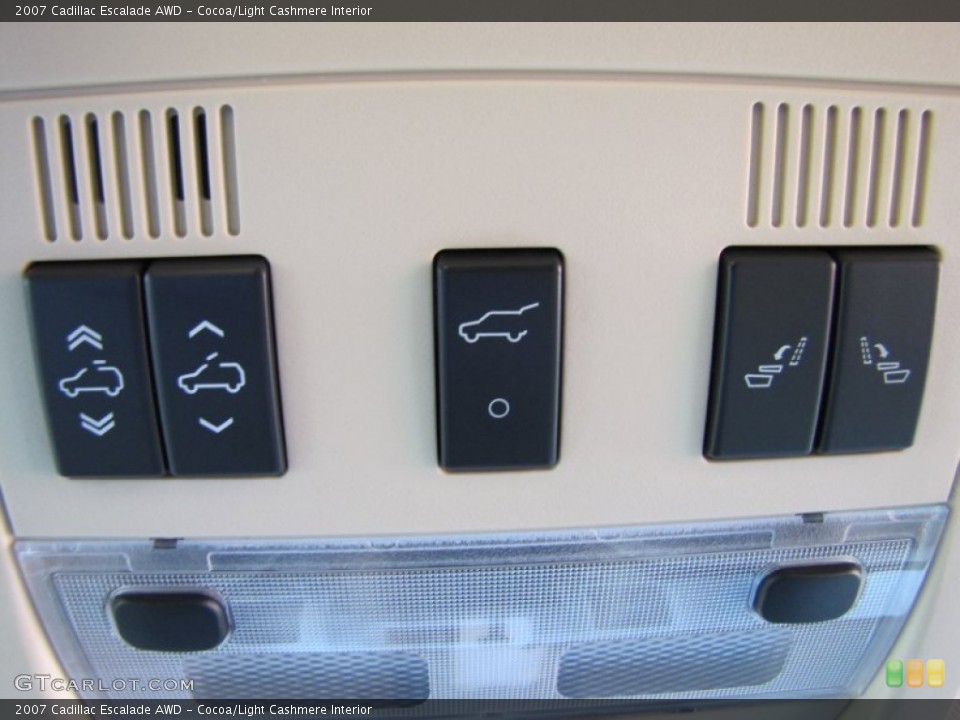 Cocoa/Light Cashmere Interior Controls for the 2007 Cadillac Escalade AWD #65567327