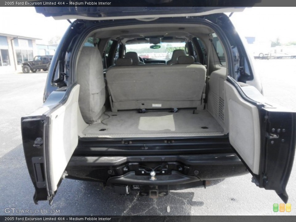 Medium Pebble Interior Trunk for the 2005 Ford Excursion Limited 4X4 #65573270