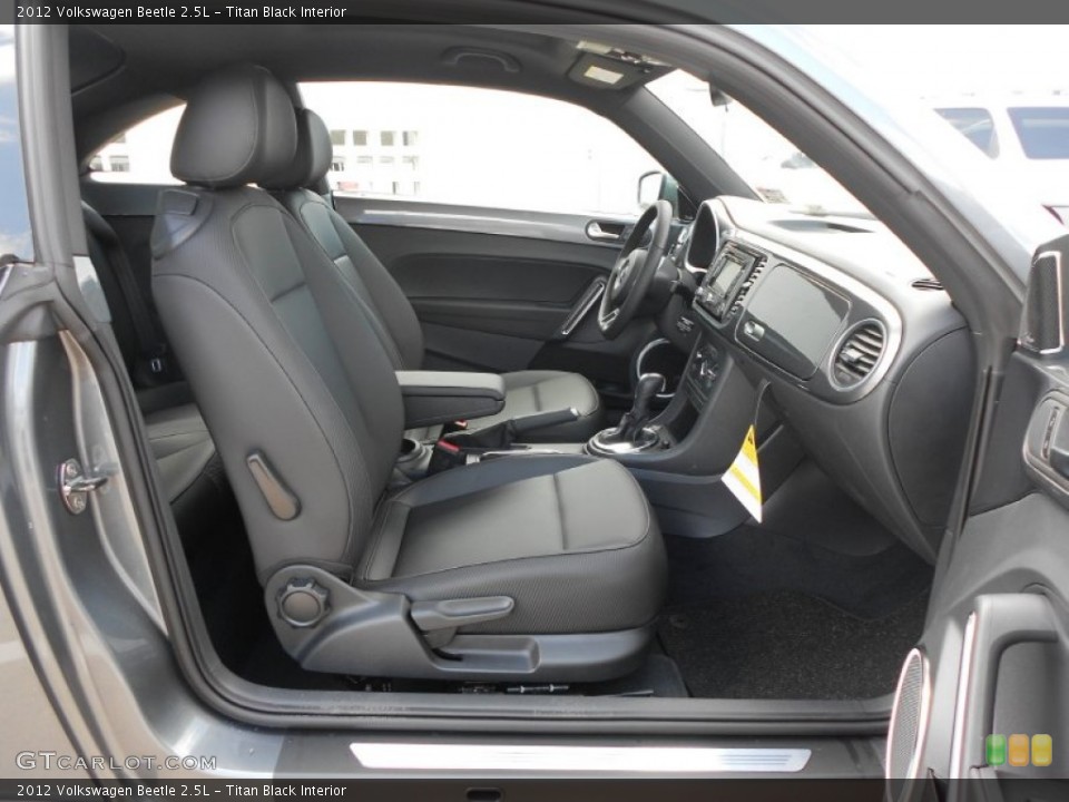 Titan Black Interior Photo for the 2012 Volkswagen Beetle 2.5L #65575007