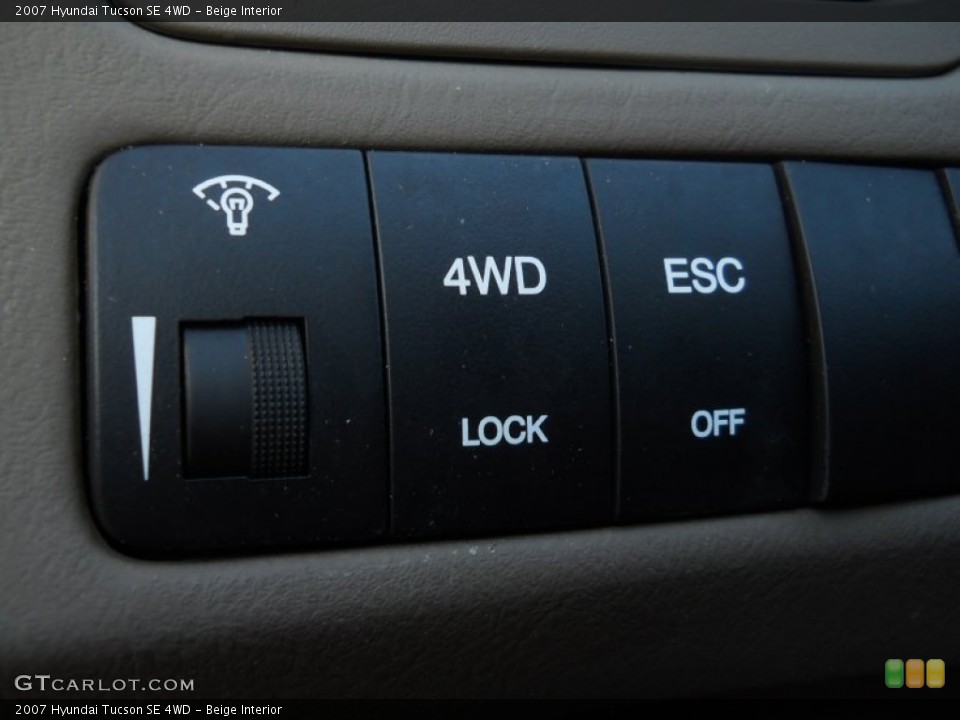 Beige Interior Controls for the 2007 Hyundai Tucson SE 4WD #65591060