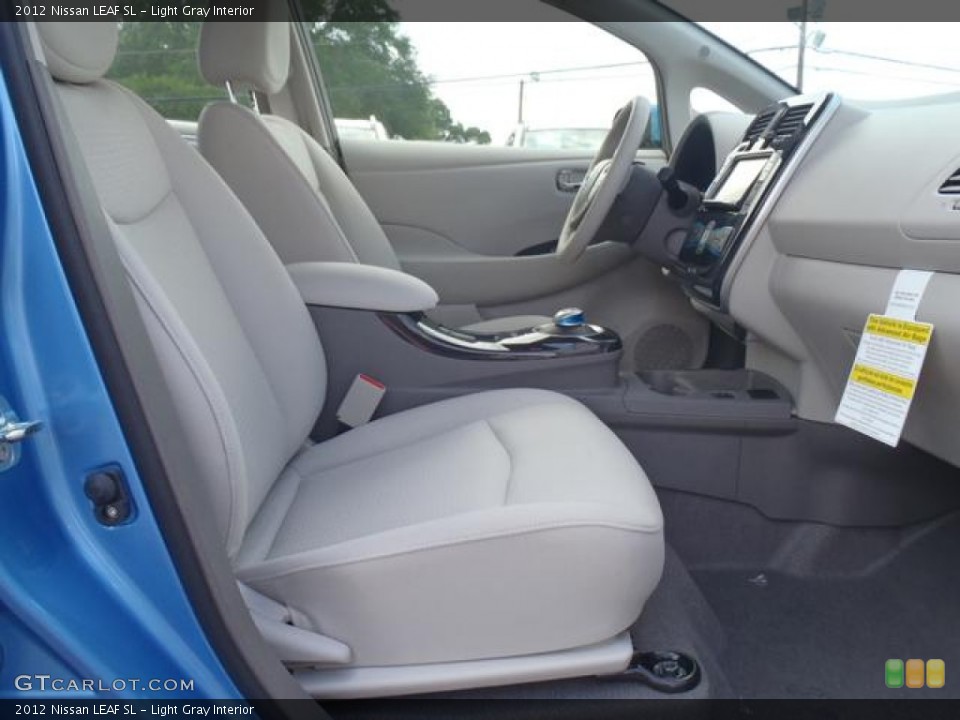 Light Gray Interior Photo for the 2012 Nissan LEAF SL #65603705