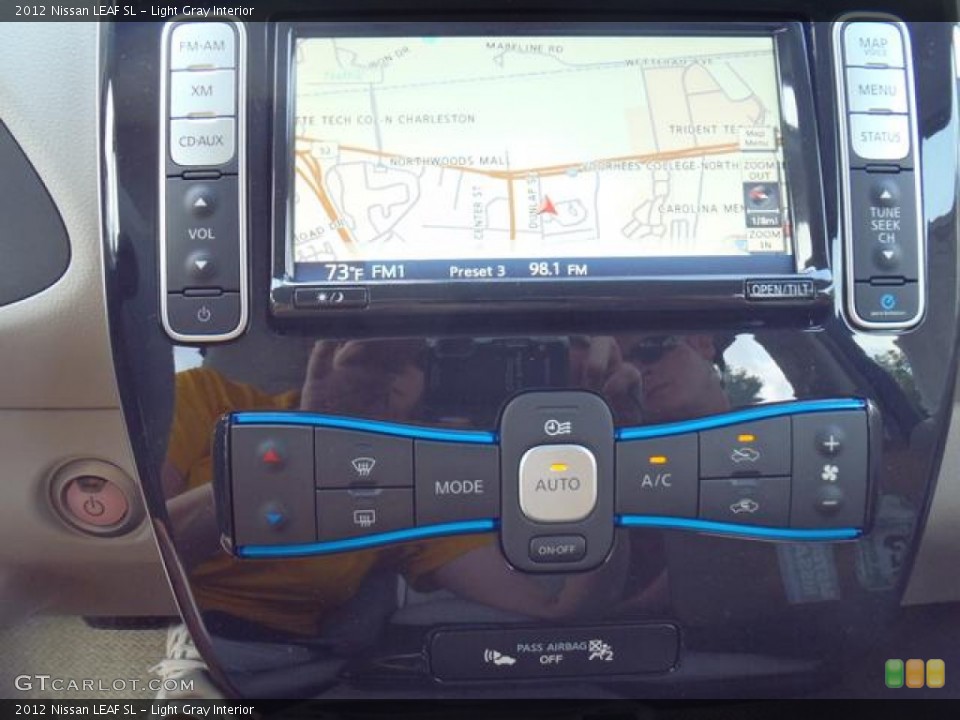 Light Gray Interior Navigation for the 2012 Nissan LEAF SL #65603759