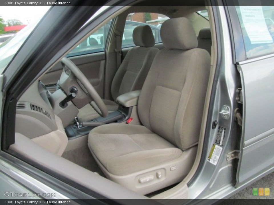 Taupe Interior Photo for the 2006 Toyota Camry LE #65619333