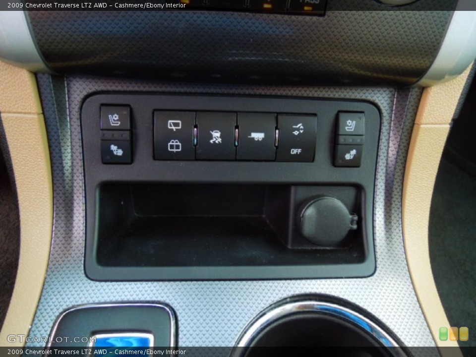 Cashmere/Ebony Interior Controls for the 2009 Chevrolet Traverse LTZ AWD #65659034