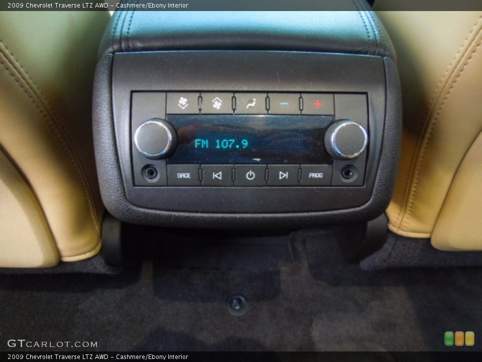 Cashmere/Ebony Interior Controls for the 2009 Chevrolet Traverse LTZ AWD #65659081