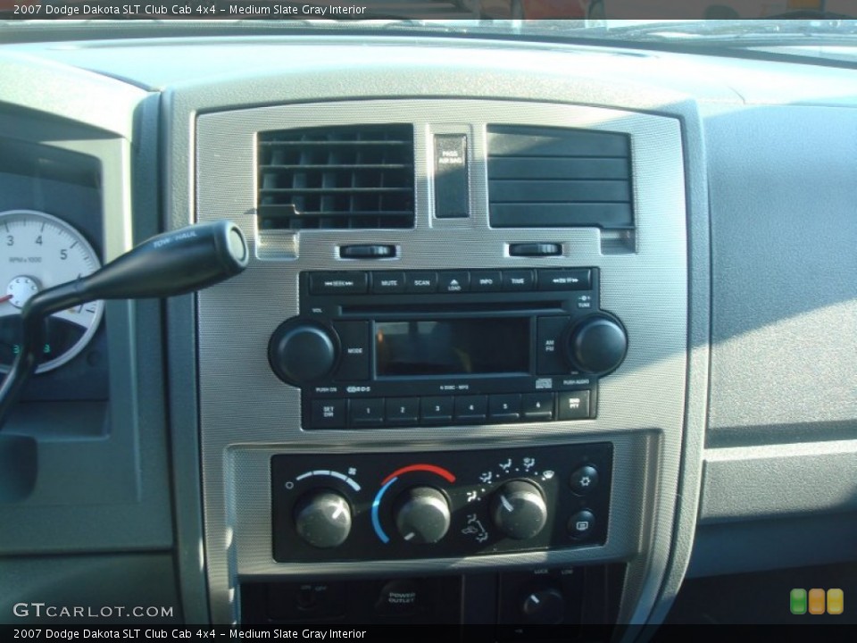 Medium Slate Gray Interior Controls for the 2007 Dodge Dakota SLT Club Cab 4x4 #65674588
