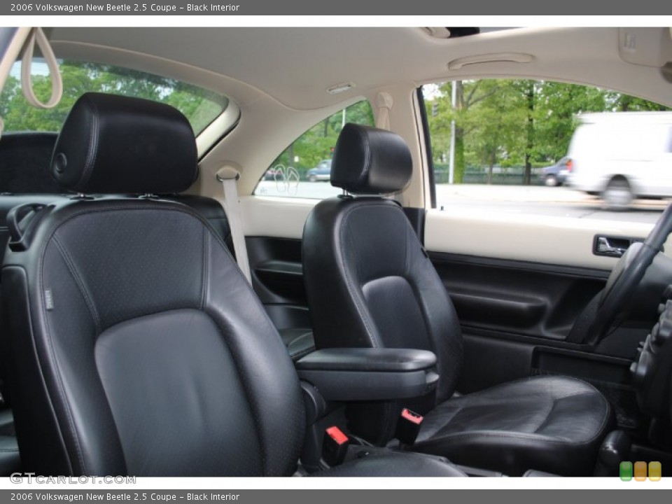 Black Interior Photo for the 2006 Volkswagen New Beetle 2.5 Coupe #65676324