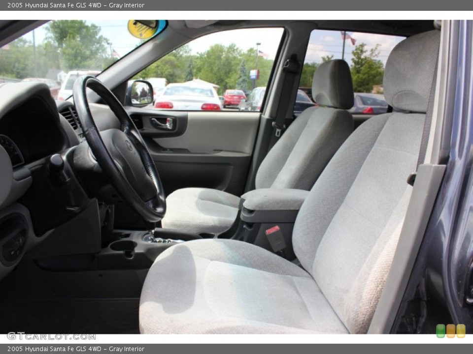 Gray Interior Photo for the 2005 Hyundai Santa Fe GLS 4WD #65690565